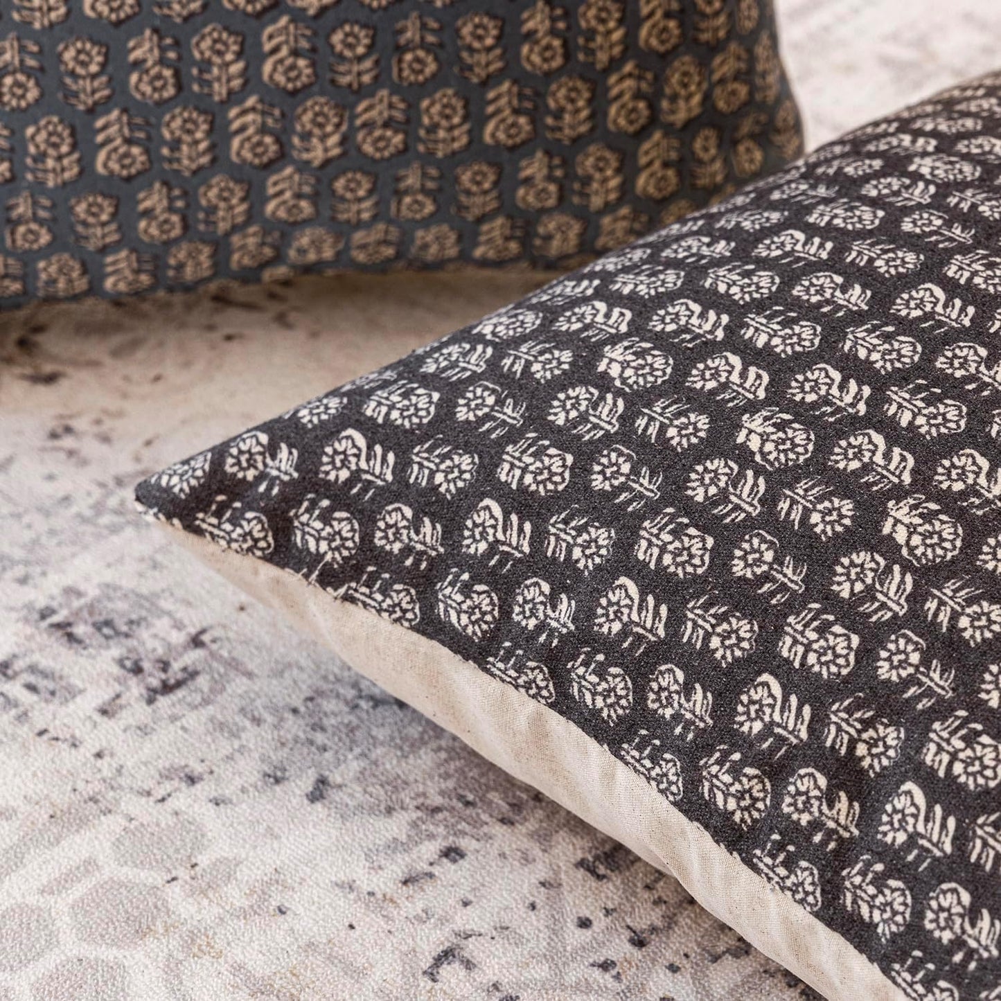 Foindtower Set of 2 Decorative Neutral Floral Print Throw Pillow Covers Vintage Accent Farmhouse Cushion Covers Boho Home Decor for Sofa Couch Chair Bedroom Living Room Outdoor,22×22 Inch,Black