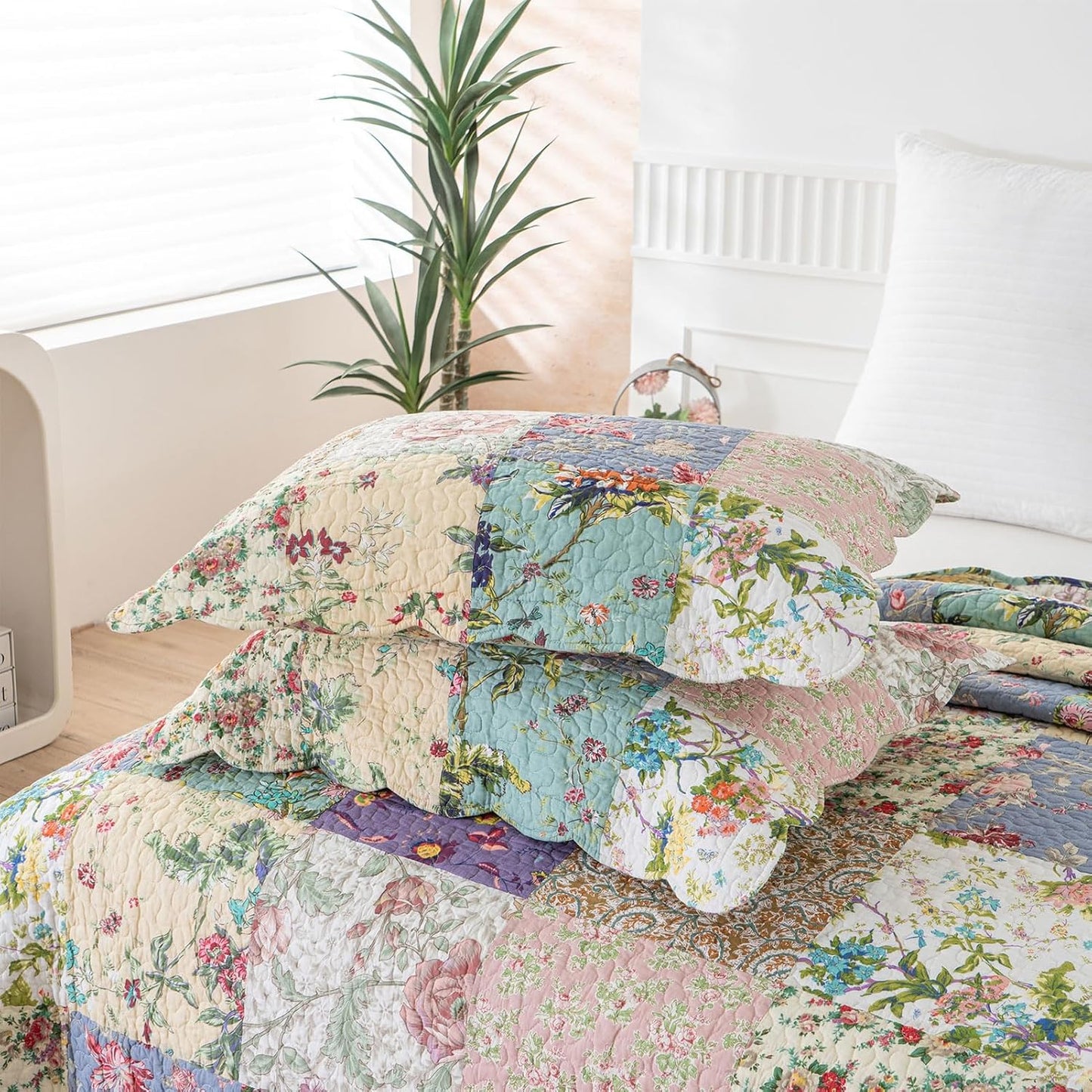 YAYIDAY Quilts Queen Size Patchwork Bedspread Set - 100% Cotton Reversible Breathable Floral Quilted Quilt with Pillow Shams Fit All Season