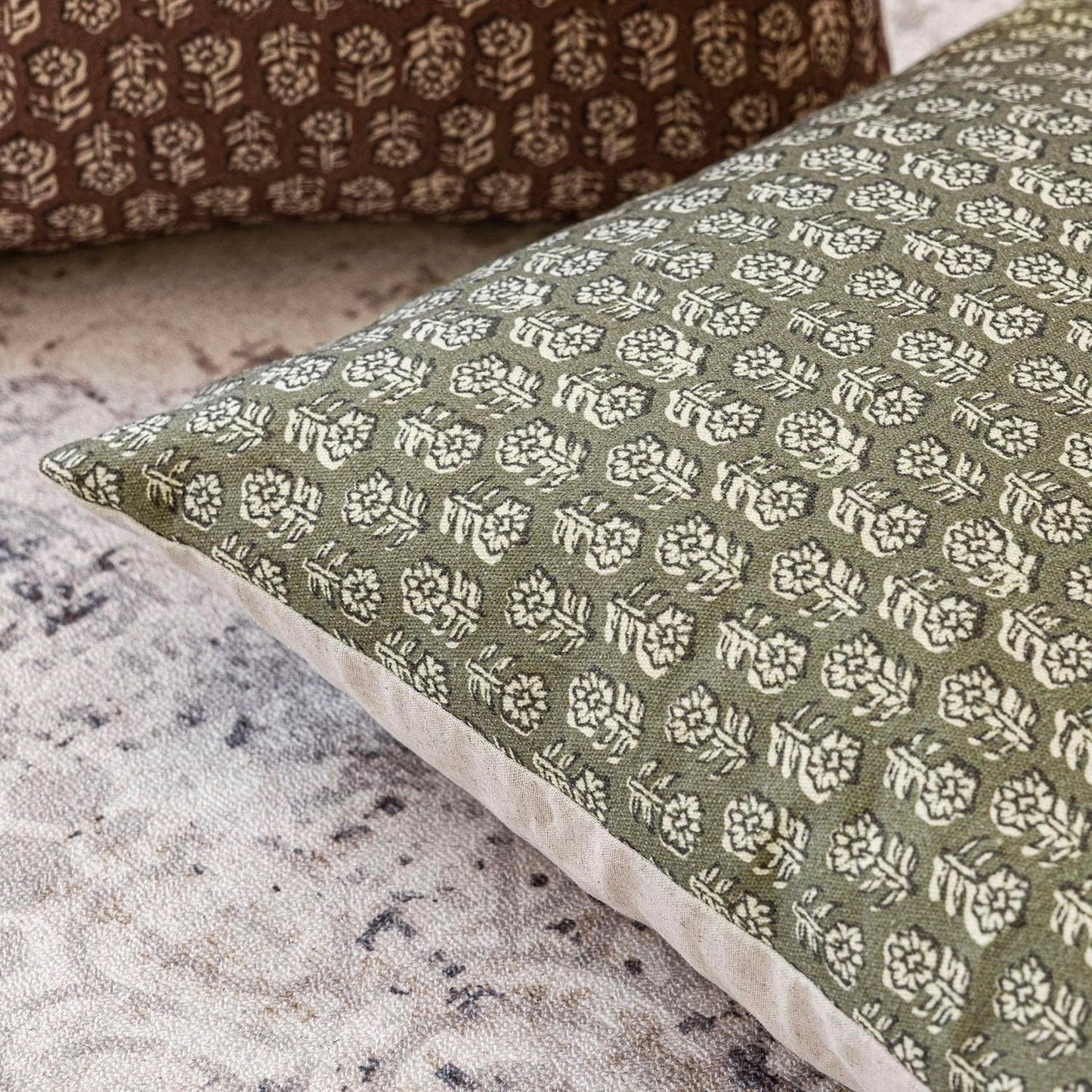 Foindtower Set of 2 Decorative Vintage Floral Print Throw Pillow Covers Neutral Modern Farmhouse Cushion Covers Boho Home Decor for Sofa Chair Couch Bedroom Living Room Outdoor,18×18 Inch,Sage Green