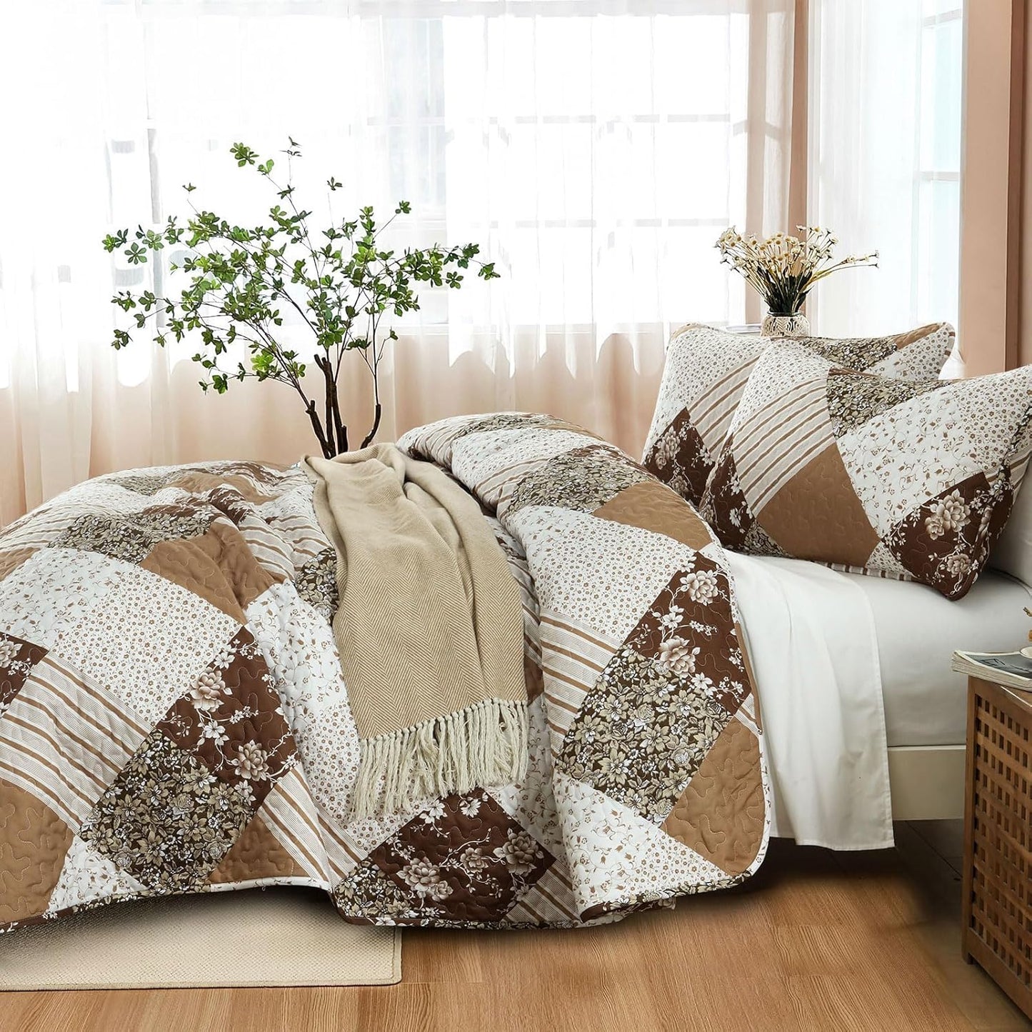 Dobuyly Fall Quilt Queen Size, Brown Floral Plaid Patchwork Bedspread Fall Bedding Set, Soft Lightweight Microfiber Coverlet Set for All Season (1 Quilt, 2 Pillow Shams)