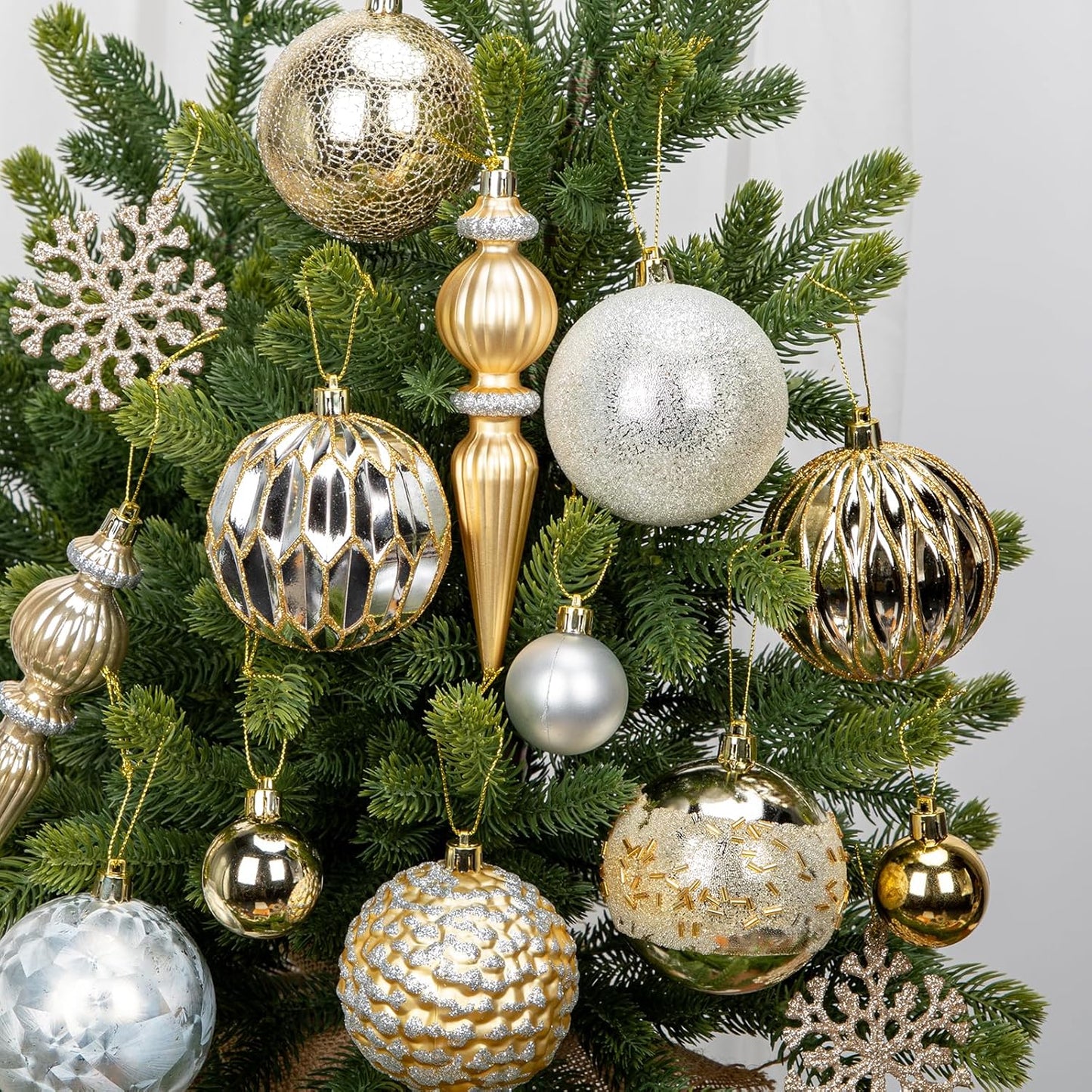 92ct Christmas Tree Decoration Set Christmas Ball Ornaments with Srtings Shatterproof Christmas Baubles for Christmas Holiday Wreath Garland Party Decoration, Gold-Silver