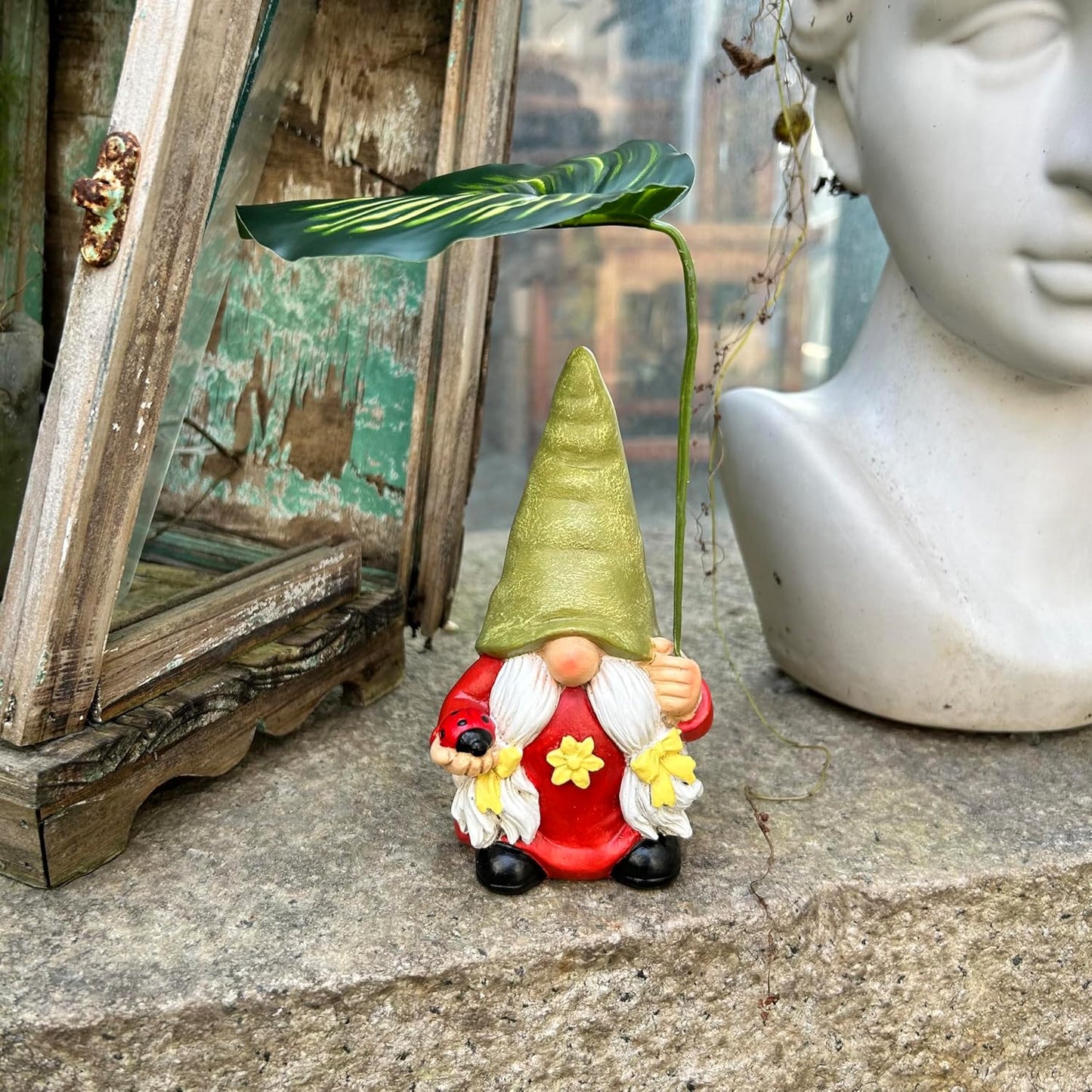 Garden Female Gnome Statue Decoration with Leaf Umbrella, 6.5” Figurine Ornament for Indoor Outdoor Home Patio Yard Lawn, for Gnome Lovers & Garden Enthusiasts，Mom，Women