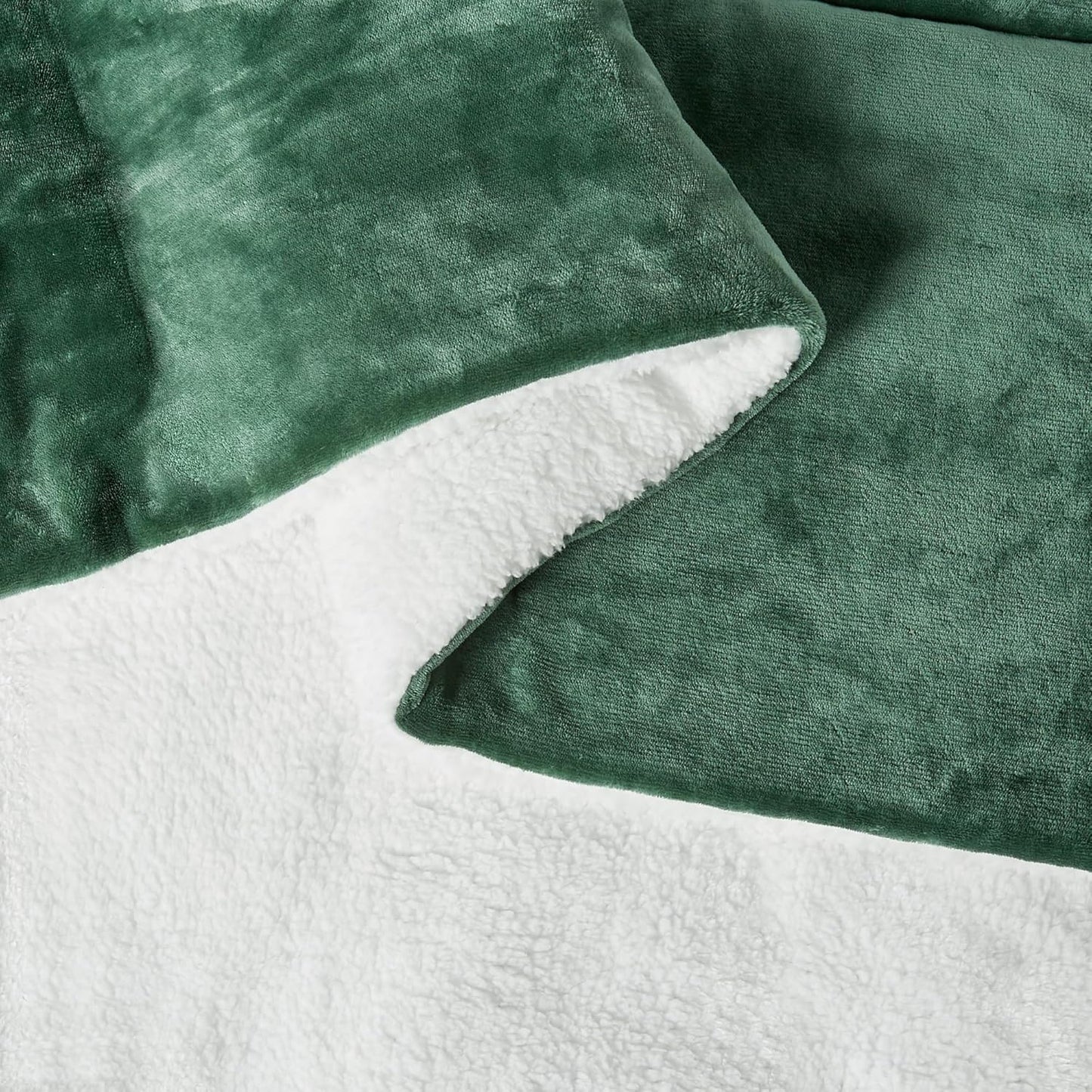 Amazon Basics Reversible Sherpa Comforter Set with Pillow Sham, Green, Queen/Full